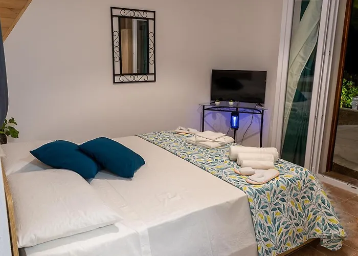 Lachesi 3* Caccamo